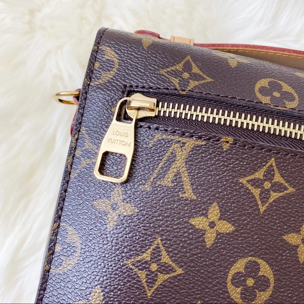 LV Pochette Métis in Monogram Canvas - Picture 5 of 15